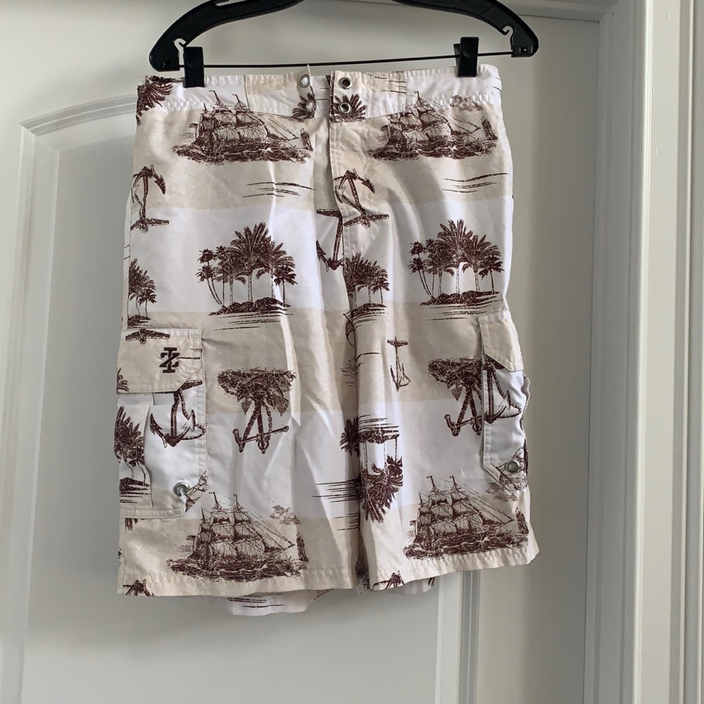 IZOD MAN SWIM TRUNKS